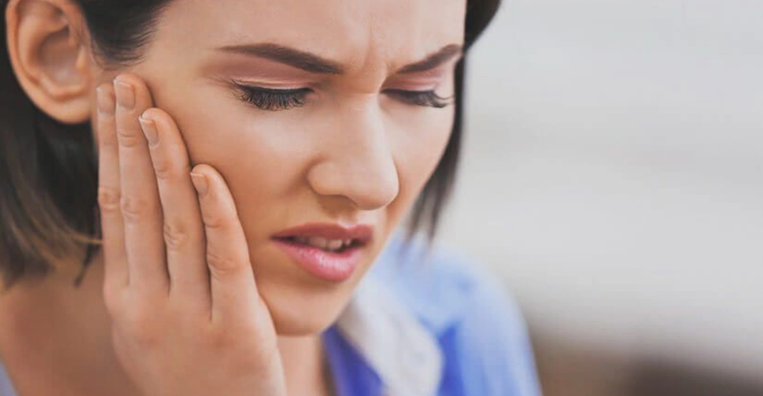 Throbbing tooth pain illustration
